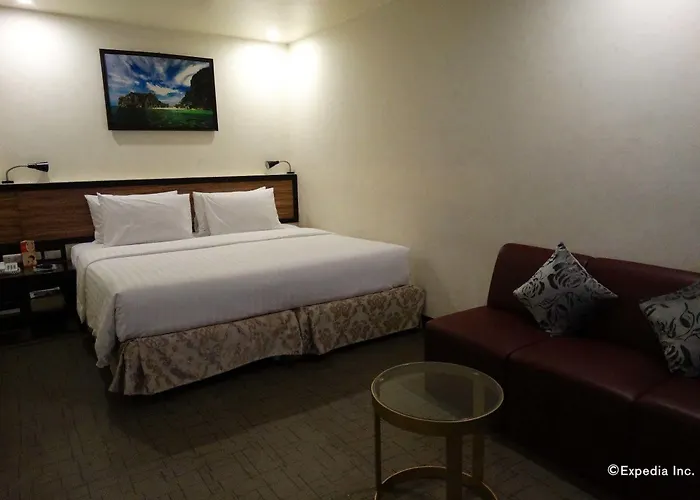D Circle Hotel 3*