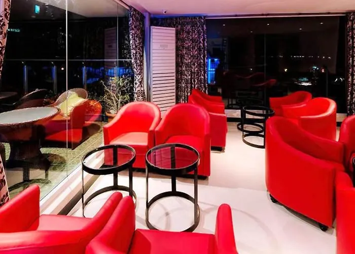 D Circle Hotel 3*